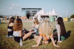 Britten op FIB Benicàssim: waarvoor komen ze en wat vindt de lokale bevolking ervan?