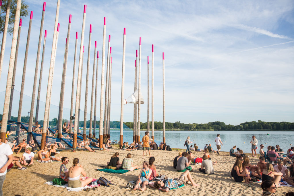 DTRH strand bij meer