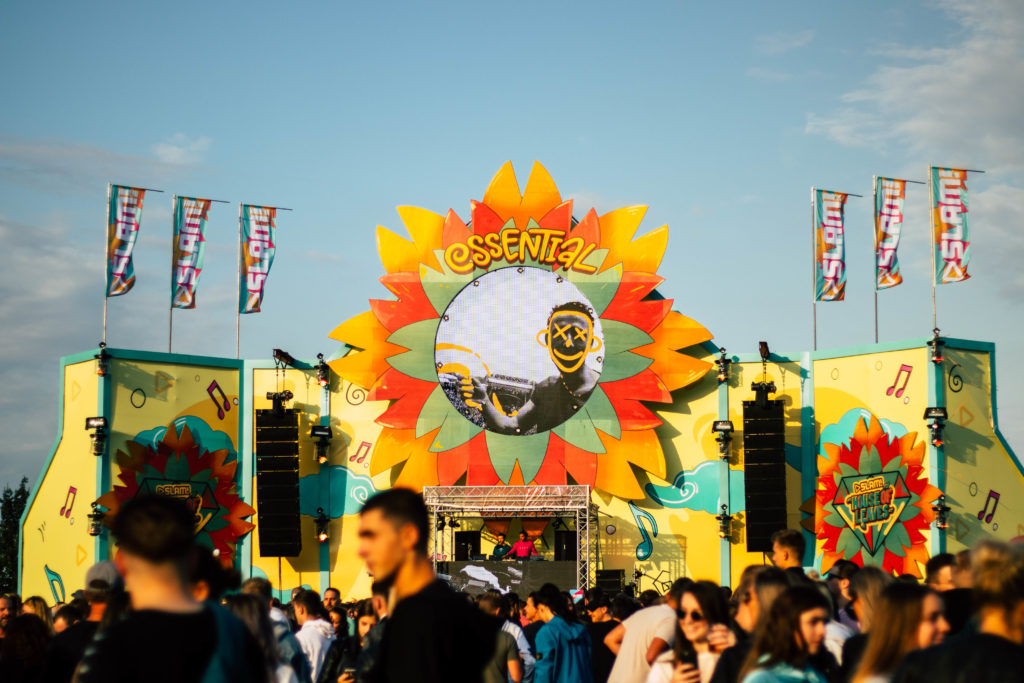 Essential 2019 / Slam Stage