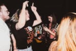 Herkenbaar: 15 typische dansmoves op festivals