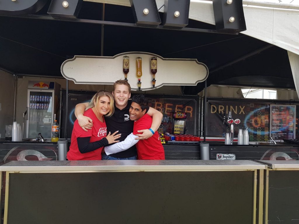 Horeca medewerkers van Drinx op Op Dreef festival 2018