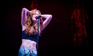 Froukje en S10 debuteren nieuw nummer op Lowlands 2022