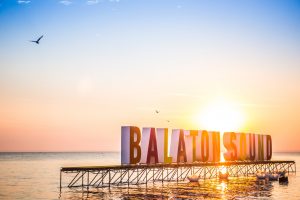 Van lángos tot buffalo wings van blauwe kaas: deze food stands mag je niet missen op Balaton Sound