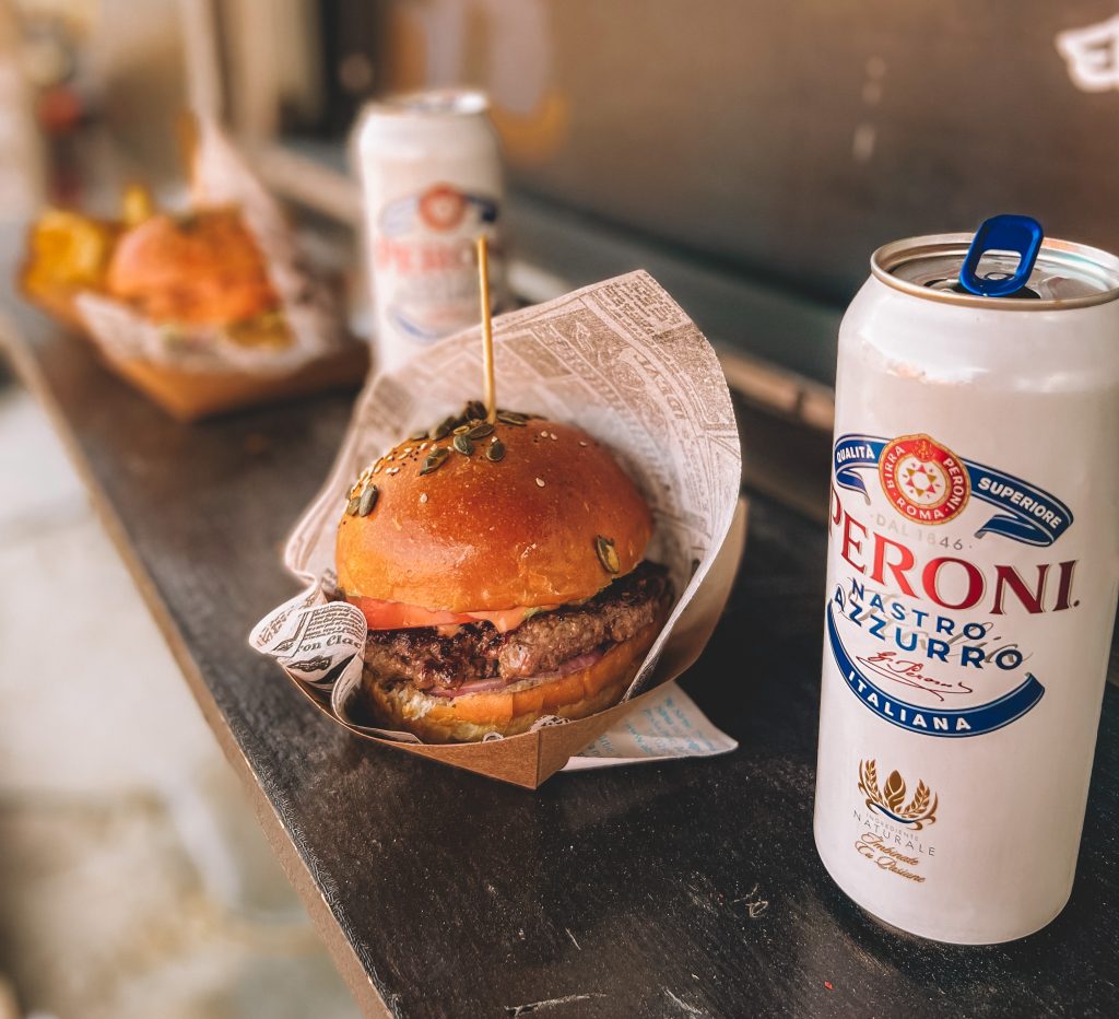 Peroni bier hamburger neversea 2022