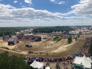 Apen, kinderen en sprookjes: de leukste momenten op de crossbaan van Zwarte Cross 2022