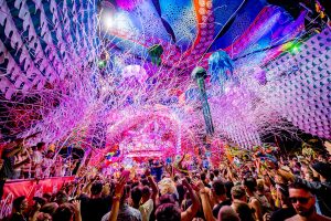 De Elrow Stage op Balaton Sound is iets wat je ooit in je leven gezien wilt hebben