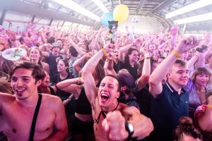 Dag #3 van Lowlands 2022: Maestro Stromae, Dansen bij Dadi en een fonkelnieuwe song bij Froukje