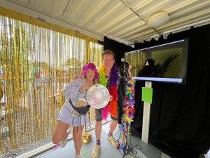 ‘Heb je even for me’: meertalige karaoke voor de wetenschap op Lowlands 2022