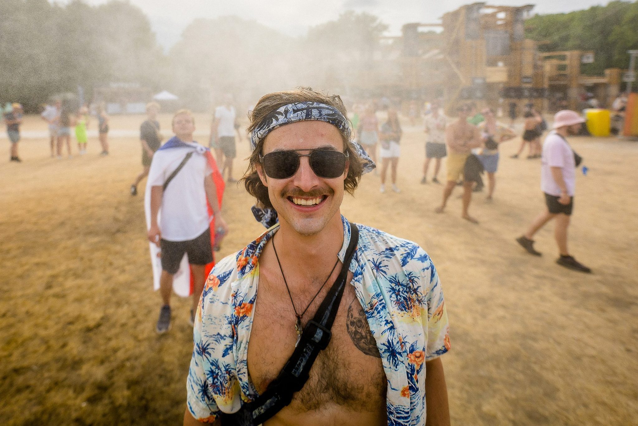Sziget 2022 sfeer publiek stof zand