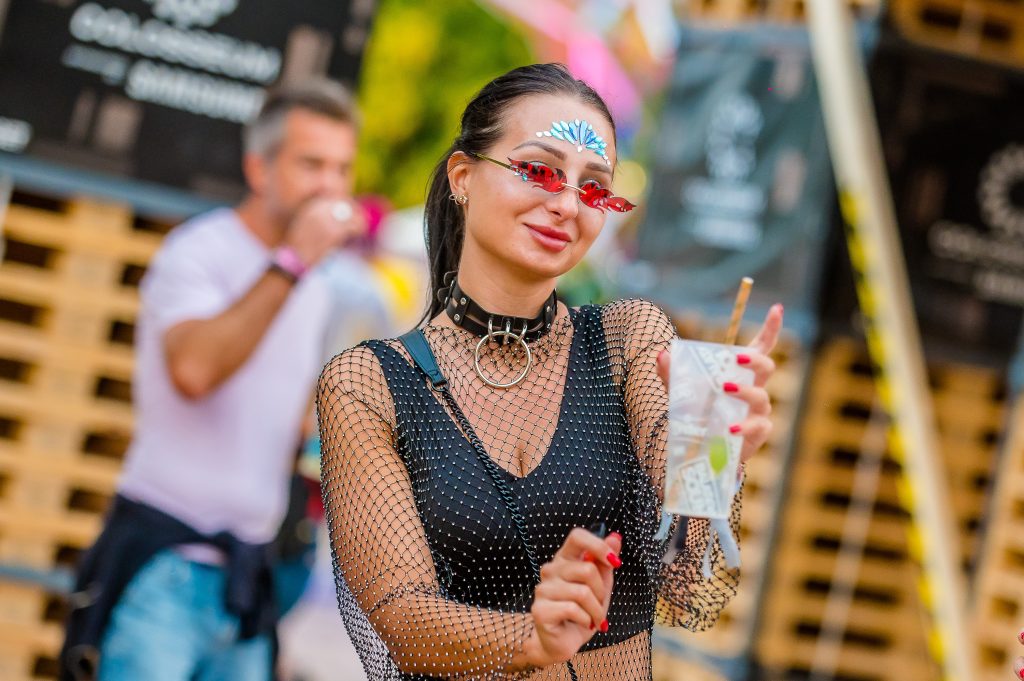 Sziget 2022 sfeer publiek glitters parels fashion