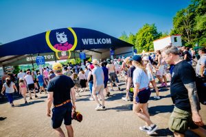 Pinkpop 2023 van start: Madoux trapt af, ADF Samski zegt af en Frenna opent het hoofdpodium