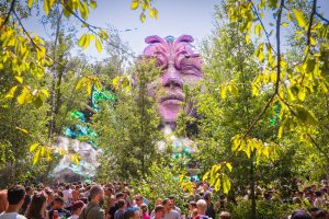 Tomorrowland 2023 kent zijn eigen valuta: hoeveel pearls geef je op een dag festivallen uit?