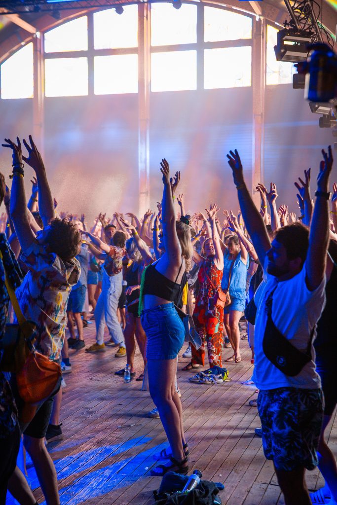 Morning Rave op Down The Rabbit Hole 2023