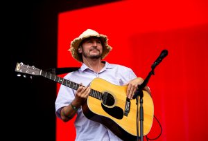Ben Howard krijgt publiek op Down The Rabbit Hole 2023 mee en band geniet van Nederland [interview]