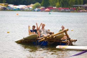 Organiseer thuis je eigen (mini)festival met deze 10 tips