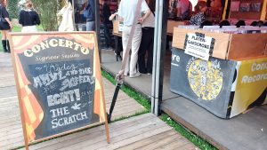Signeersessies op Lowlands 2023 met o.a. Amyl and The Sniffers en De Jeugd van Tegenwoordig
