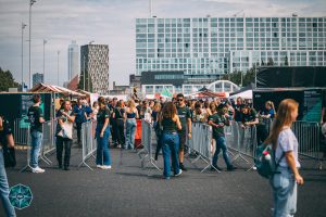 Cashless betaalsysteem festival: de voordelen en het gemak van Tactile