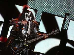 Gene Simmons kondigt eerste solo show aan na afscheid KISS