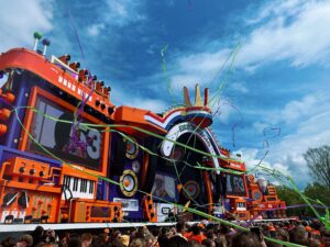 538 Koningsdag 2024 kleurt oranje maar gaat gebukt onder technische mankementen