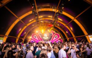 Silent disco op Pinkpop 2024 is groot succes: “Kom hier nooit meer weg”