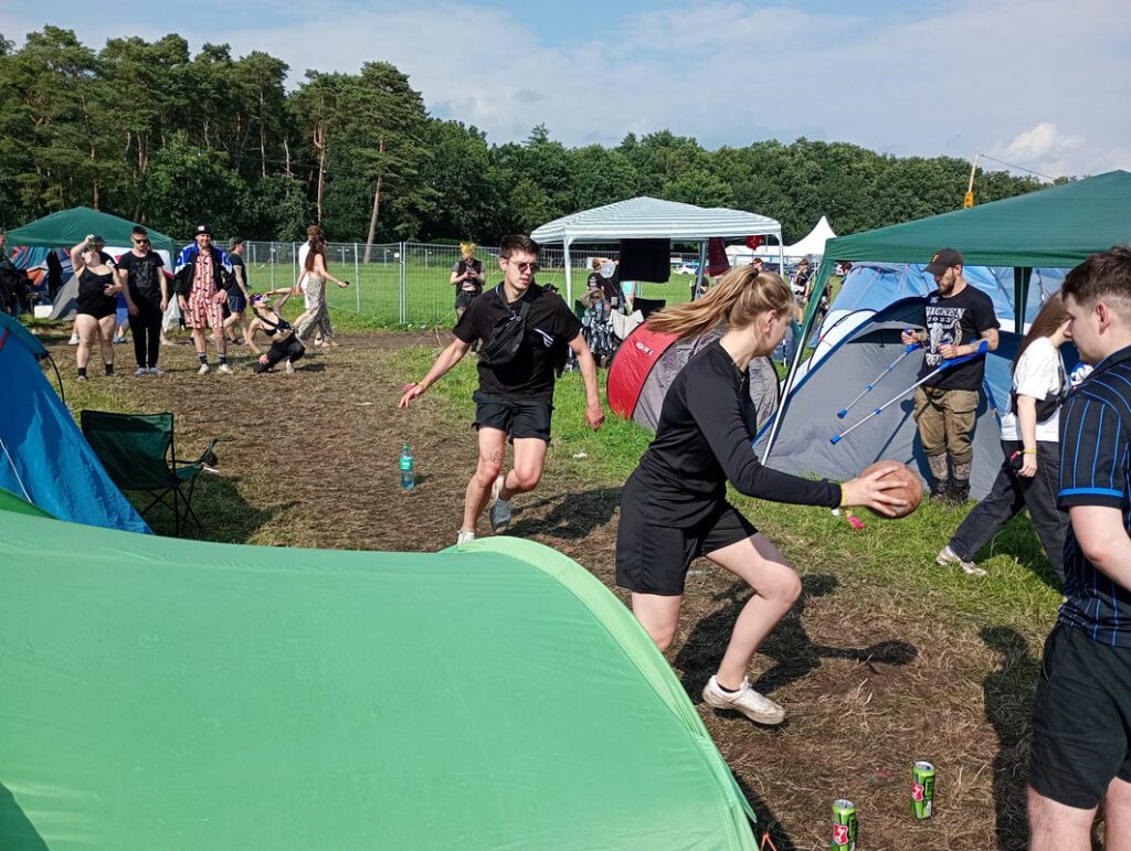 Flunkyball op de Hurricane 2024 camping