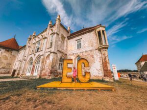 De camping van Electric Castle 2024 heeft alles: rollend naar de mainstage, bungeejumpen en luxe!