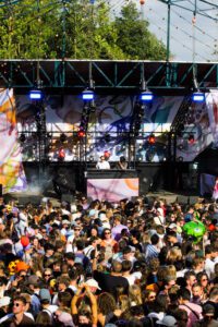Jungle geeft suprise dj-set op Down The Rabbit Hole 2024