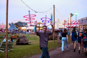 Lowlands 2024 dag 3: AIR, ginger meet-up en wie was nou dat vraagteken?