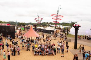 Weerbericht Lowlands 2025: tropische start van zonnig weekend