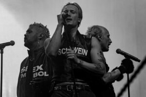 Goldband zet geslaagd feest neer als Lowlands-headliner, maar vergeet het einde