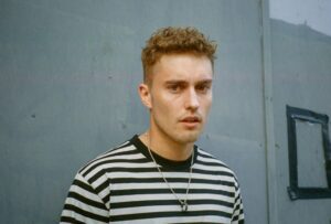 Sam Fender verklapt dat nieuwe muziek onderweg is