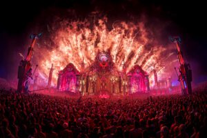 De spirituele zaterdagfinale van Defqon.1: waarom De Endshow voelt als een ritueel
