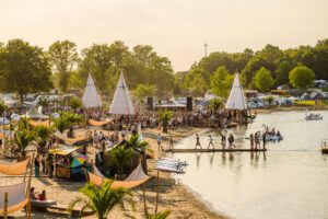 Lago Lago stopt als eerste Nederlandse elektronische festival met wegwerpwaterflesjes