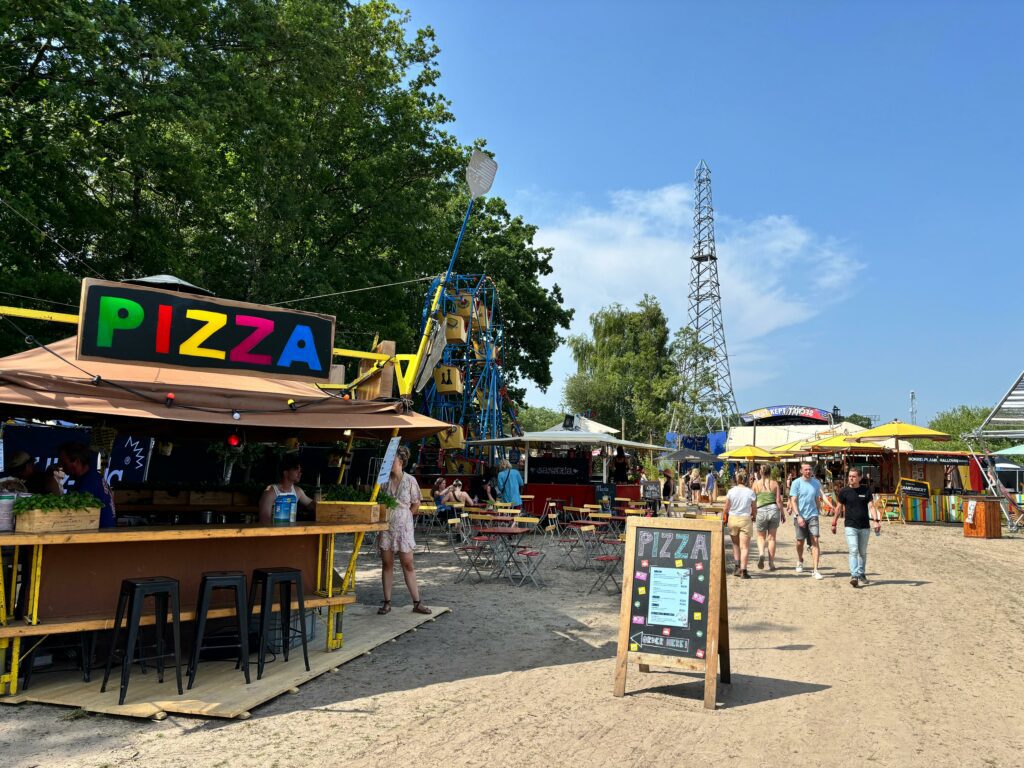 Fritz-Kola & friends terras op best Kept Secret 2025