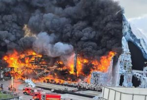 Mainstage Tomorrowland staat in brand, onzeker of het festival door kan gaan