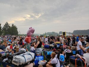 Elk jaar vroeger: vanaf 6 uur ’s ochtends al veel mensen in de rij voor Lowlands 2025 camping