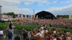 Jonna Fraser geeft verrassingsoptreden op Lowlands 2025