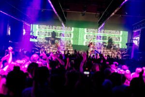 Confidence Man op DGTL ADE 2025: meer glitter dan guts
