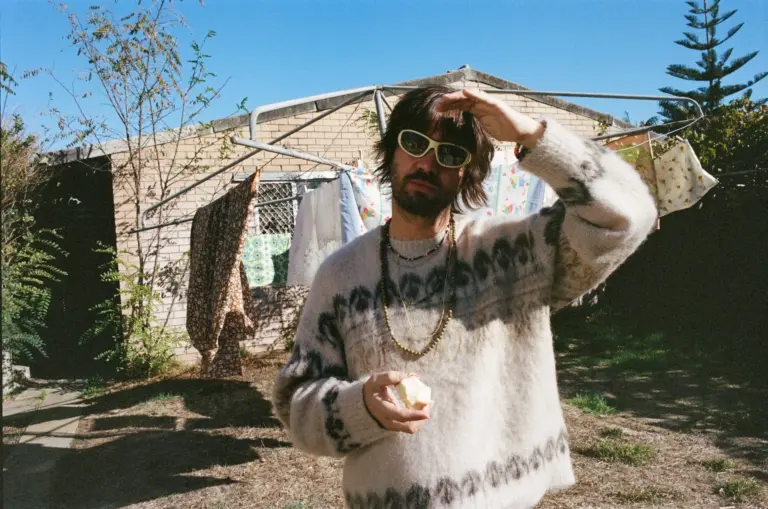 Kijken: Tame Impala ontvangt Dua Lipa op podium voor gastoptreden