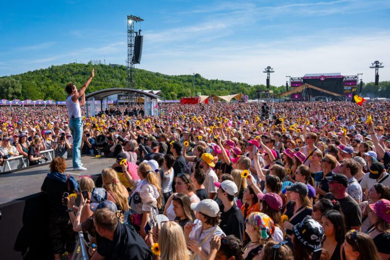 Weerbericht Pinkpop 2026: tropisch warm met een beetje nattigheid